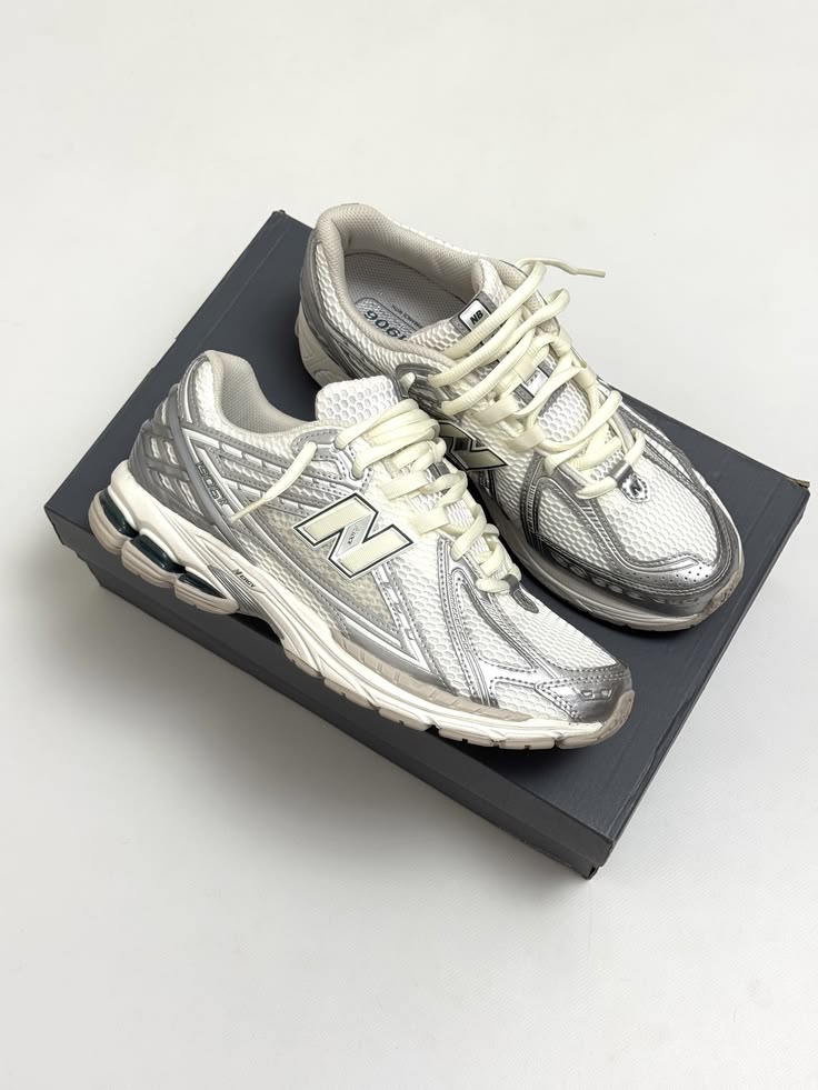 Men's New Balance 1906R silver